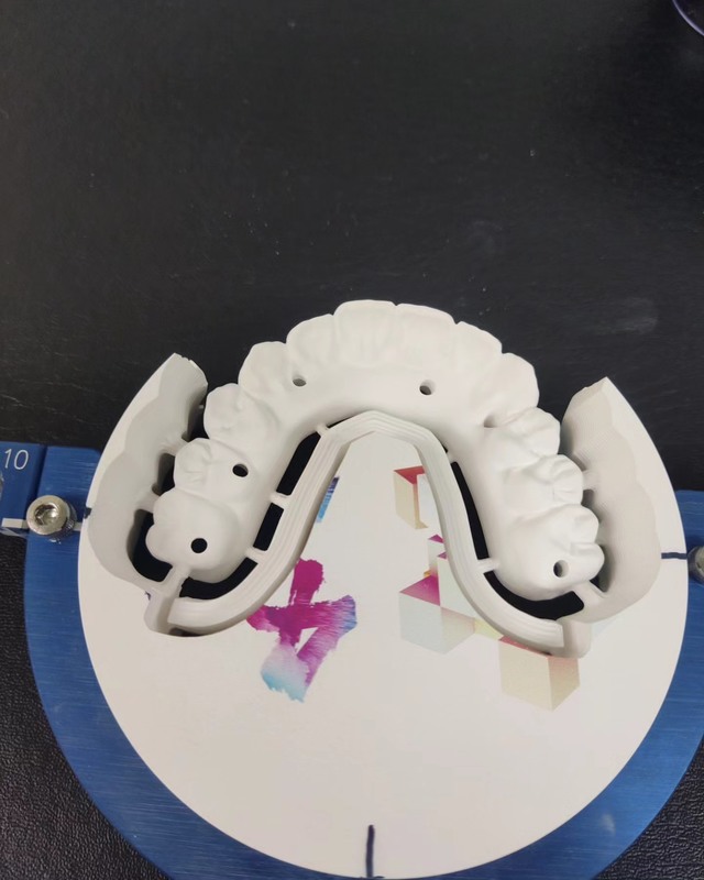 43%-57% Διαφάνεια 700-1200 MPa Αντοχή σε κάμψη YUCERA Dental 98mm Open System CAD/CAM 4D Pro Multilayer Zirconia Block